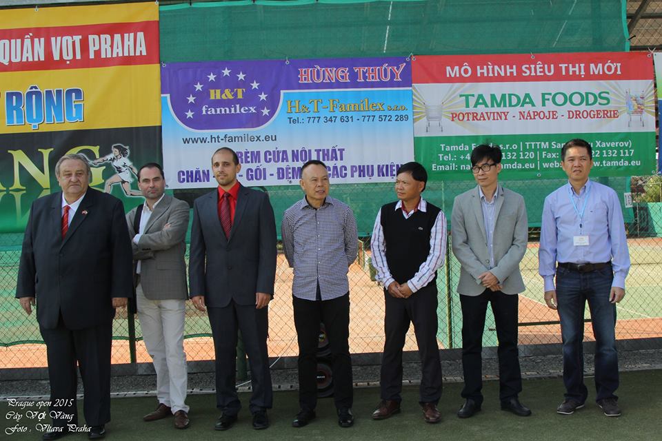 Hosté a organizátoři tenisového turnaje Vietnamců ZLATÁ RAKETA PRAHA 2015
