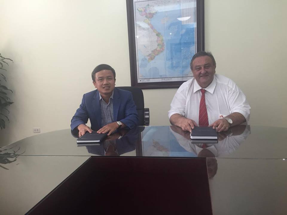 Pham Viet Huong . Deputy Director General Department of Overseas Labour (DOLAB) and Marcel Winter - Chairman Czech-Vietnamese Society 7.7.2016 Ha Noi